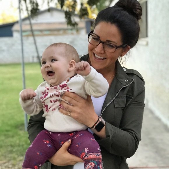 Meet your Posher, Julia - Picture 2 of 2